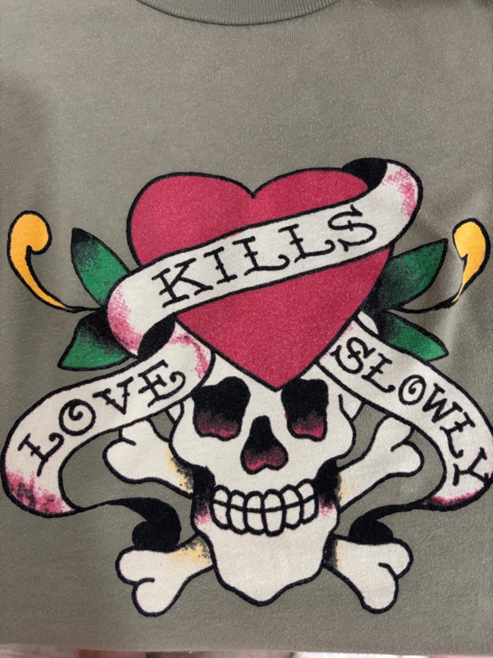 1308 Ed Hardy Graphic Skull and Crossbones Tee. SzS